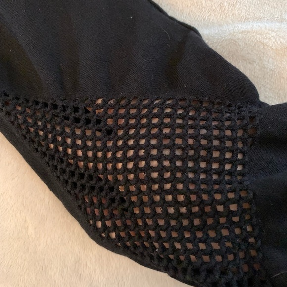 Black Leggings mesh triangle detail on thighs. Cottiny soft stretchy high waist - Picture 4 of 8